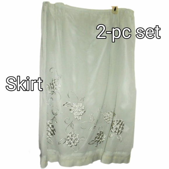 Woman's 2pc Blouse/Jacket & Skirt Set - Picture 6 of 16